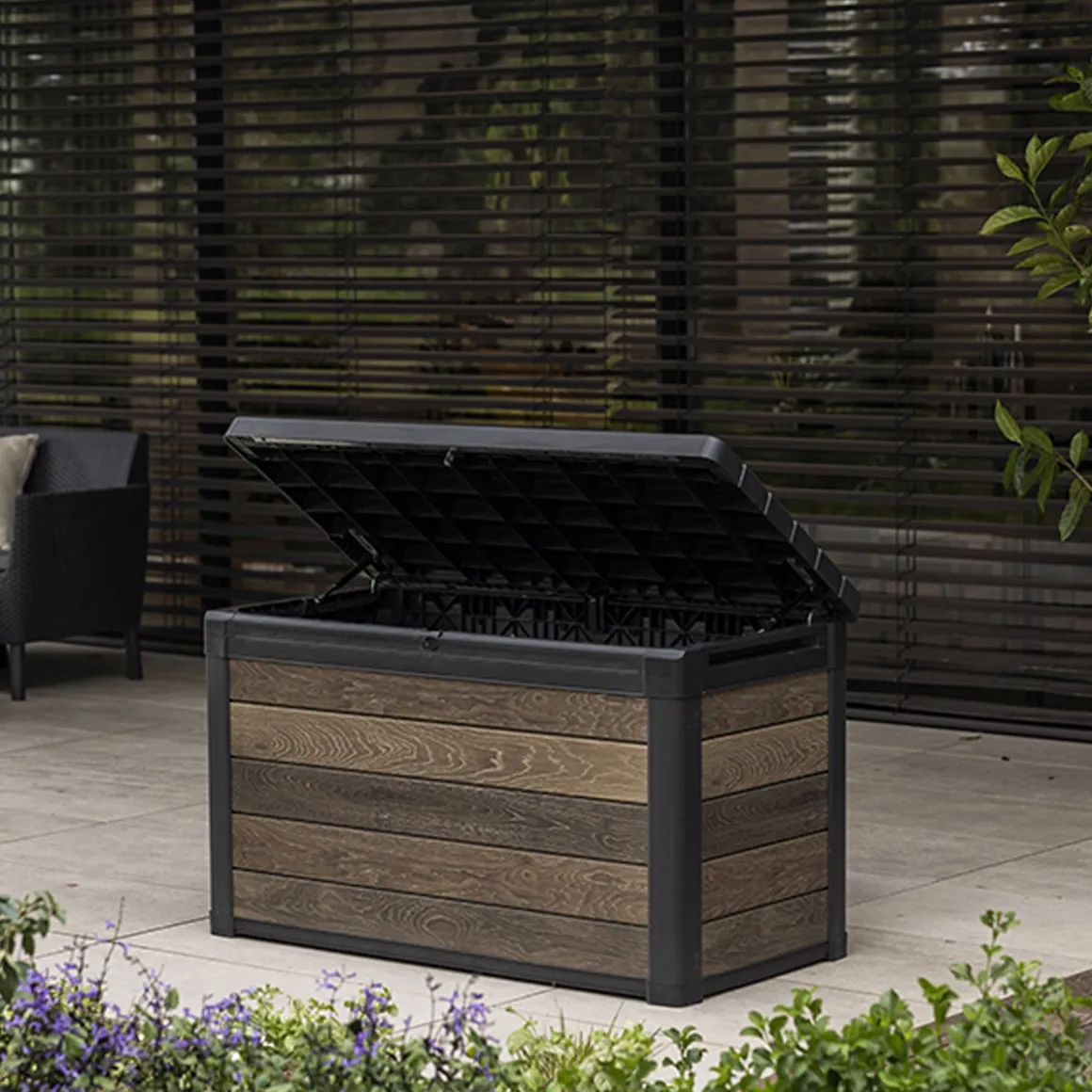 Baule Marrone Noce Marrone Rovere Scuro Lucchettabile, Finitura in Resina Chiusura a Ribalta 123x62x71h cm - Marshall