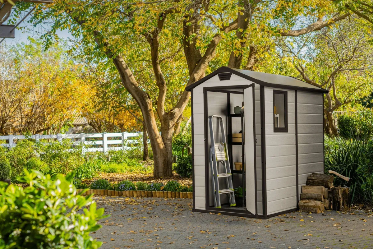Casette Da Giardino > Dmora Casetta da Giardino Beige Nero Resistente Agli Agenti Atmosferici Presenza Finestre 130x192x198h cm, Tetto a due Falde - Stillman Nero, Beige