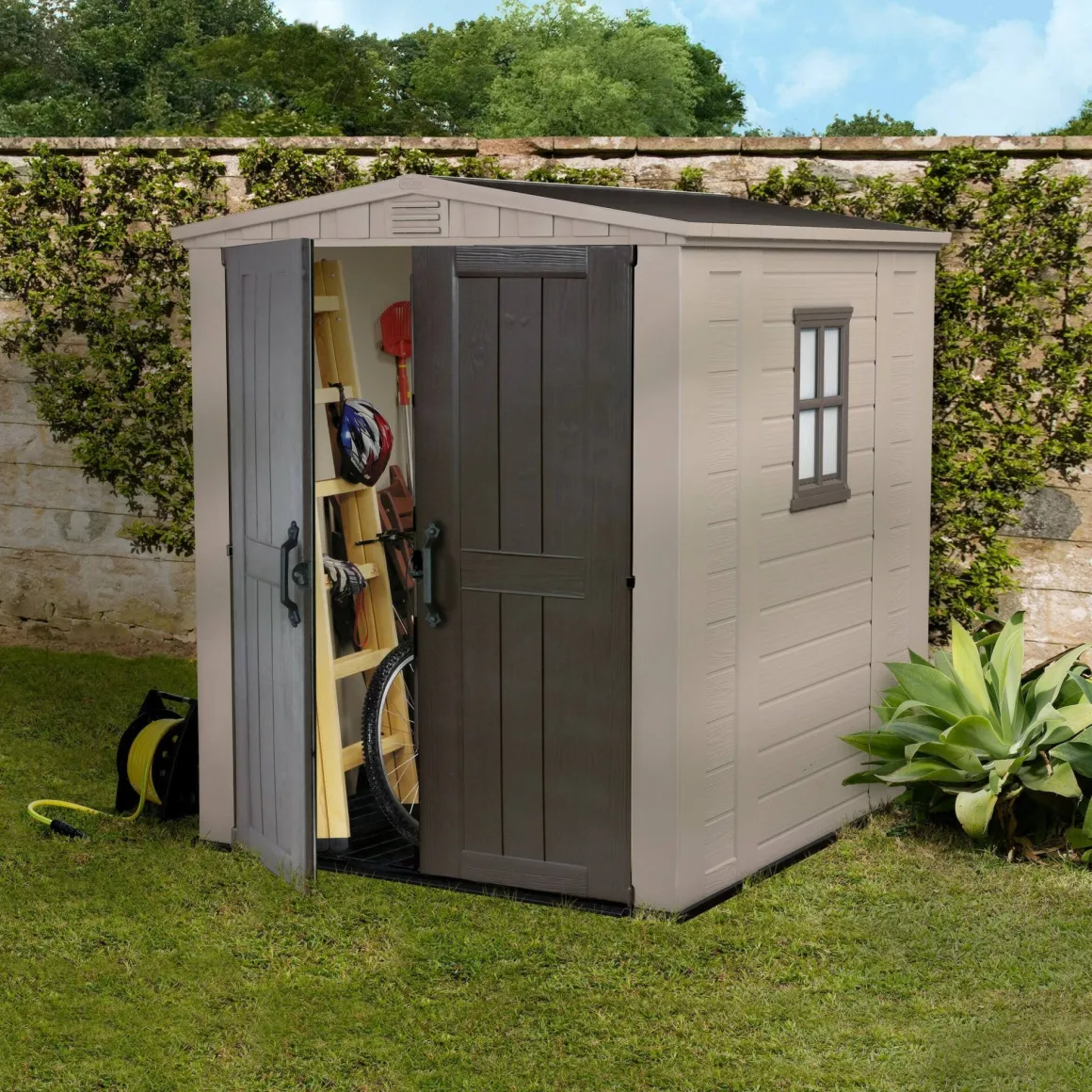 Casette Da Giardino > Dmora Casetta da Giardino Beige Nero Resistente Agli Agenti Atmosferici Presenza Finestre 184x111x201h cm, Tetto a due Falde - Tiffin Nero, Beige