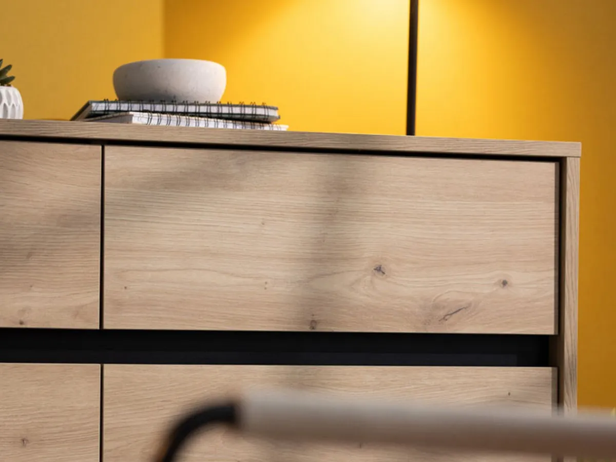 Madie|Credenze > Dmora Credenza Marrone Rovere Nodi Nero 3 Cassetti 3 Ripiani 157x40x90h cm, Apertura Battente e Scorrevole - Giarre Nero, Marrone Rovere Nodi