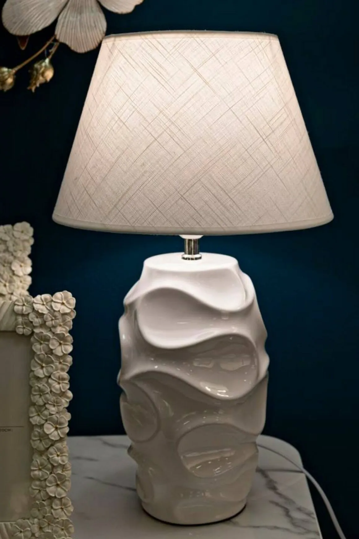 Lampade Da Tavolo > Dmora Lampada da tavolo Stencil, , 45x45 h83 cm Bianco