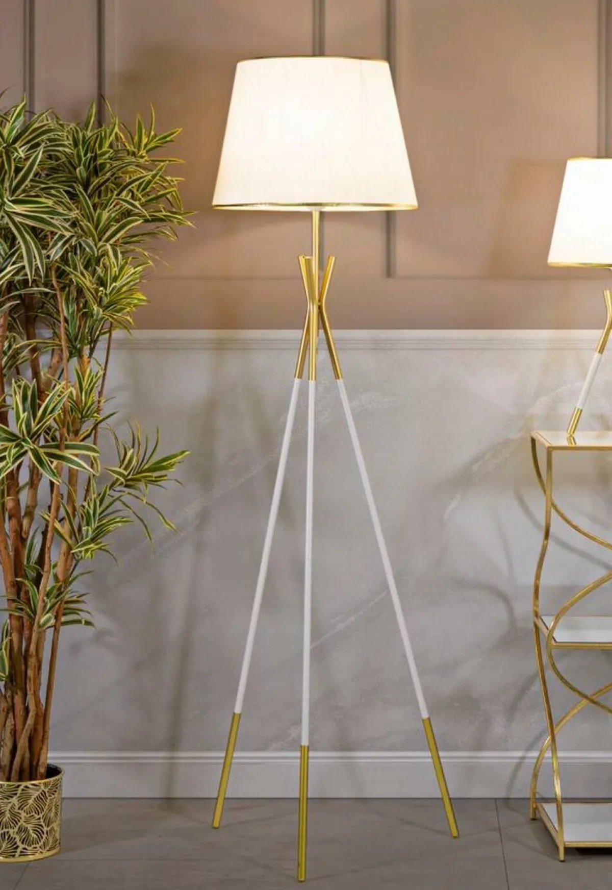 Lampade Da Terra > Dmora Lampada da terra Murales, 61x61 h154 cm, Bianco e Oro Oro, Bianco