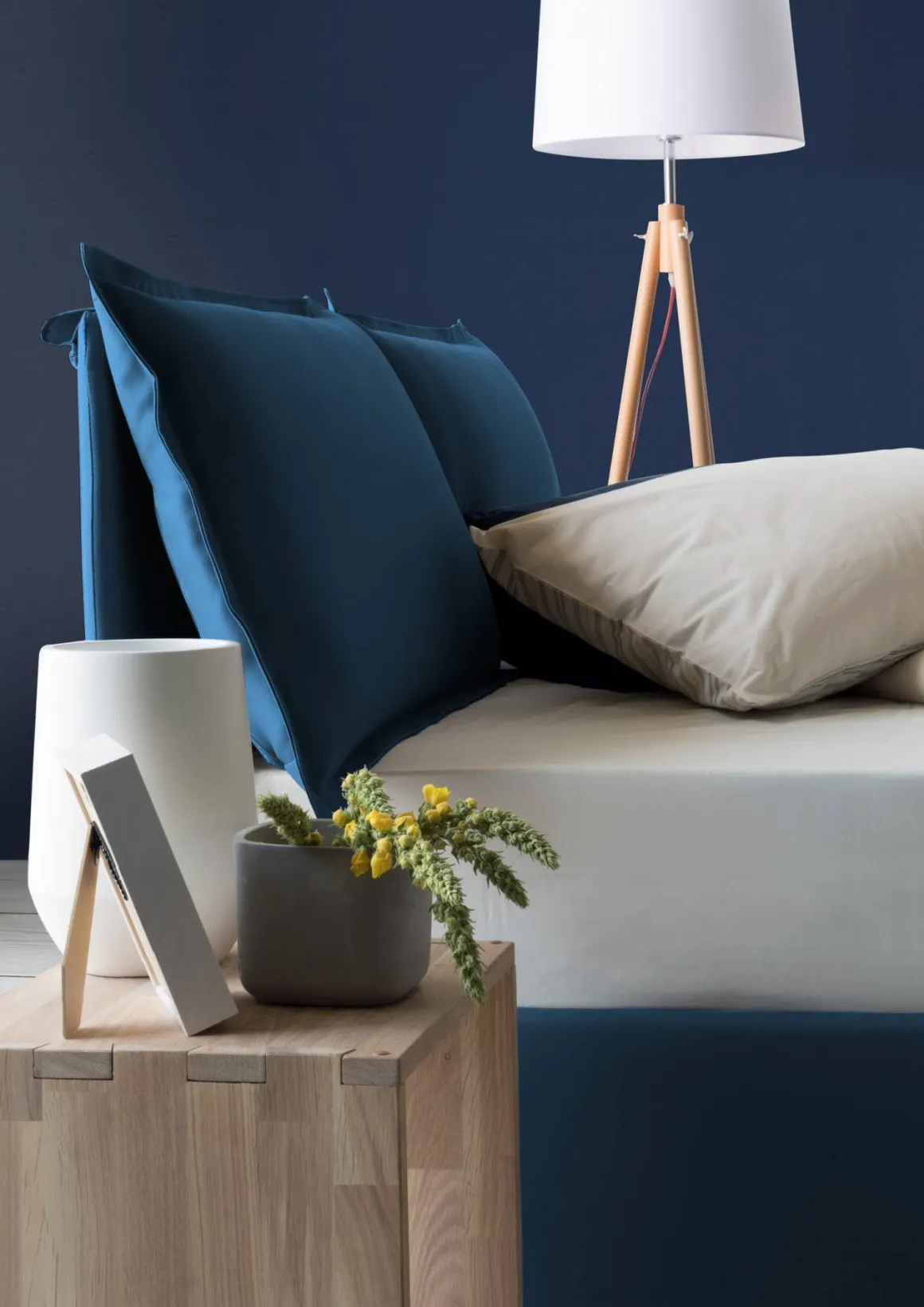 Letti Contenitore|Letti Alla Francese > Dmora Letto francese imbottito 155x215cm - Aros Blu