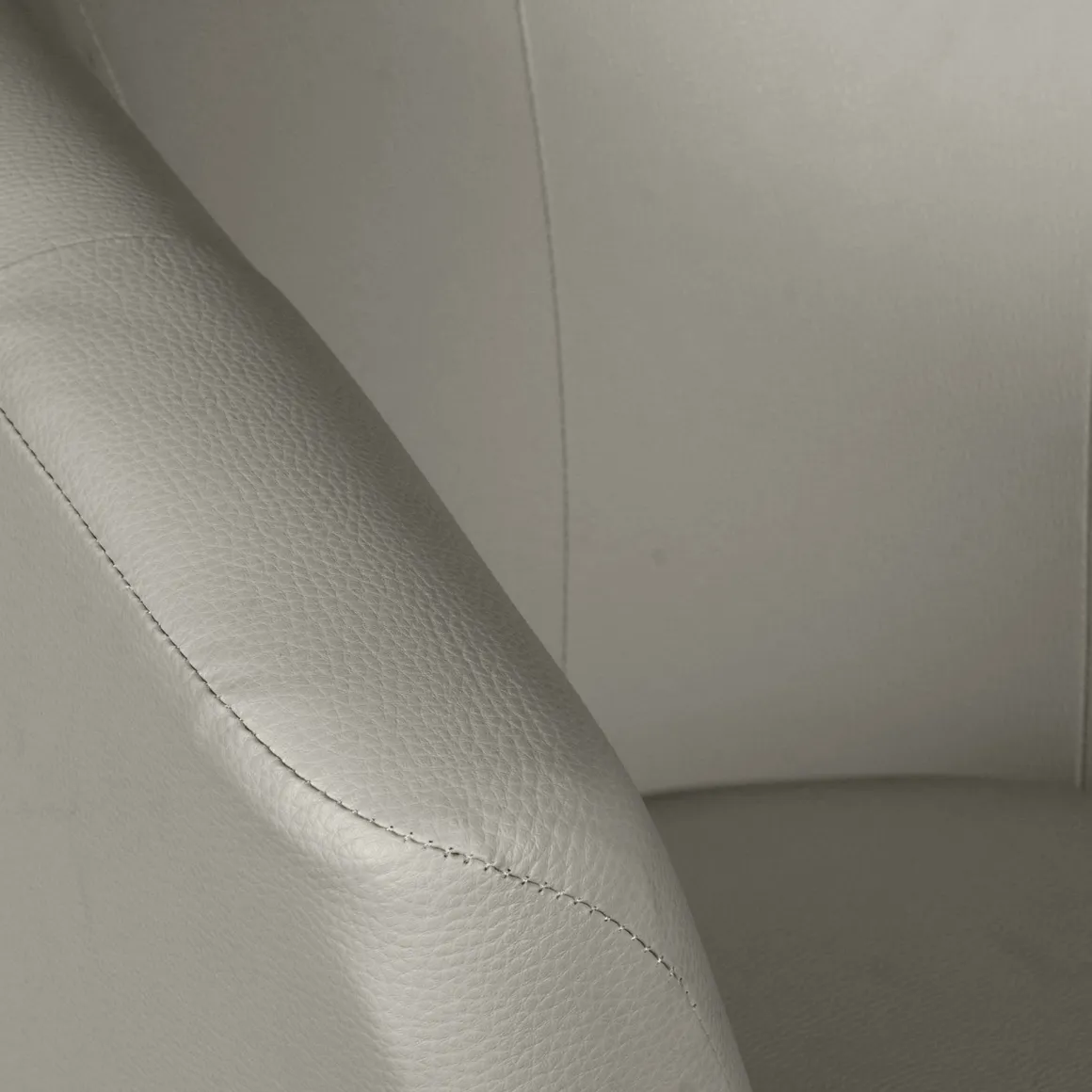 Poltrone|Poltroncine > Dmora Poltrona moderna in ecopelle con braccioli nera - Ago Nero
