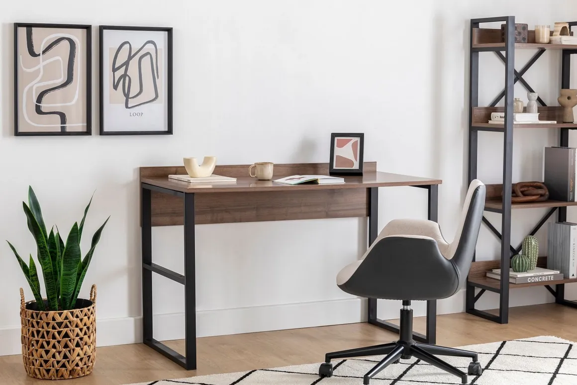 Scrivanie > Dmora Scrivania Marrone Noce Nero un Ripiano Sfumatura Colore Ripiano Noce 140x70x74h cm, Colore Struttura Nero - Frascati Nero, Marrone Noce