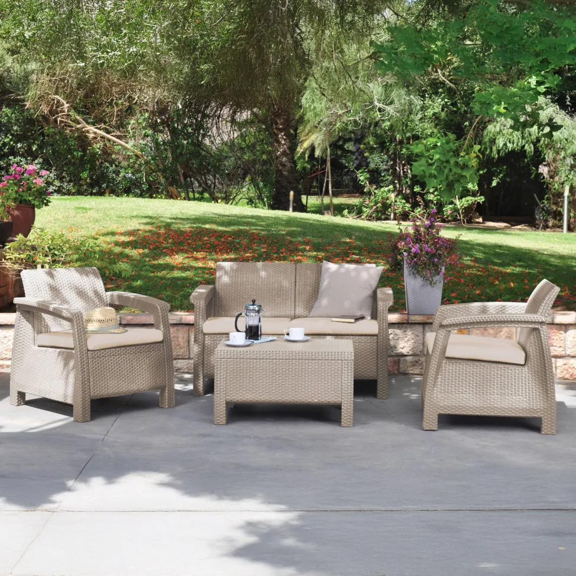 Set salotto esterno 3 posti e 1 tavolo effetto rattan beige - Nelson