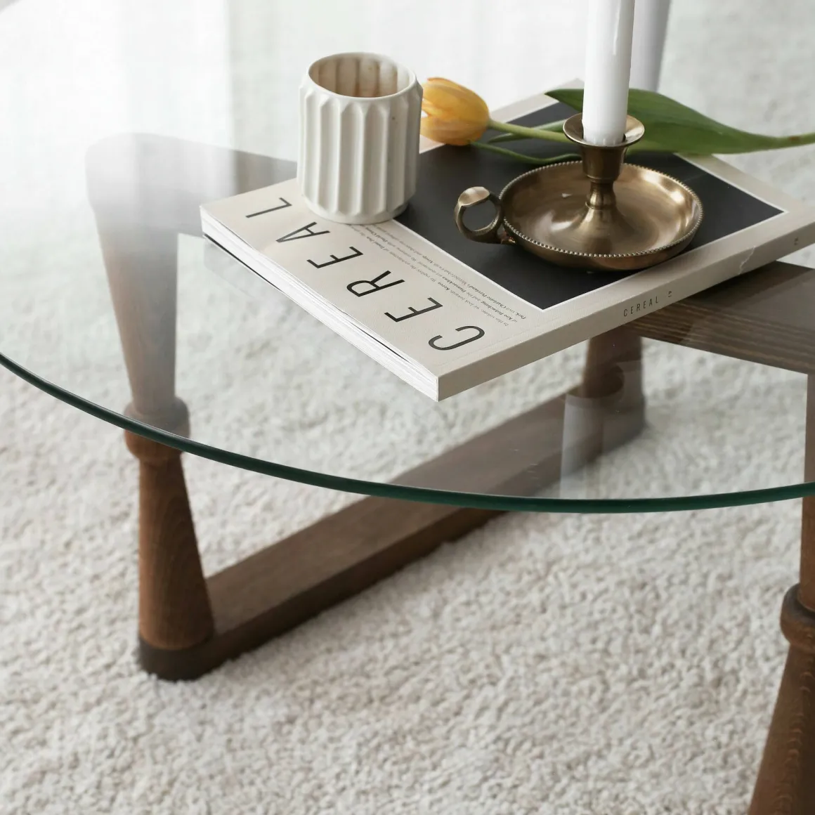 Tavolino da Salotto Marrone Noce Forma Rotonda Materiale Piano in Vetro 80x80x41h cm, Colore Ripiano Trasparente - Belvi