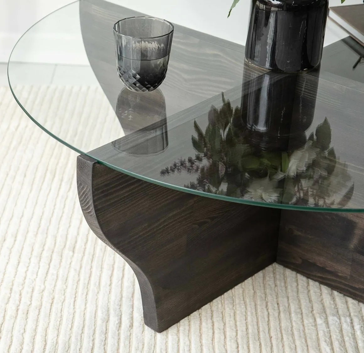Tavolini Da Salotto > Dmora Tavolino da Salotto con Piedini Forma Triangolare 90x89x40h cm, Sfumatura Colore Ripiano Antracite - Atesino Nero Antracite