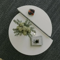 Tavolini Da Salotto|Salotto > Dmora Tavolino soggiorno irregolare noce scuro 90x90x35h cm - Azim Marrone Noce Scuro