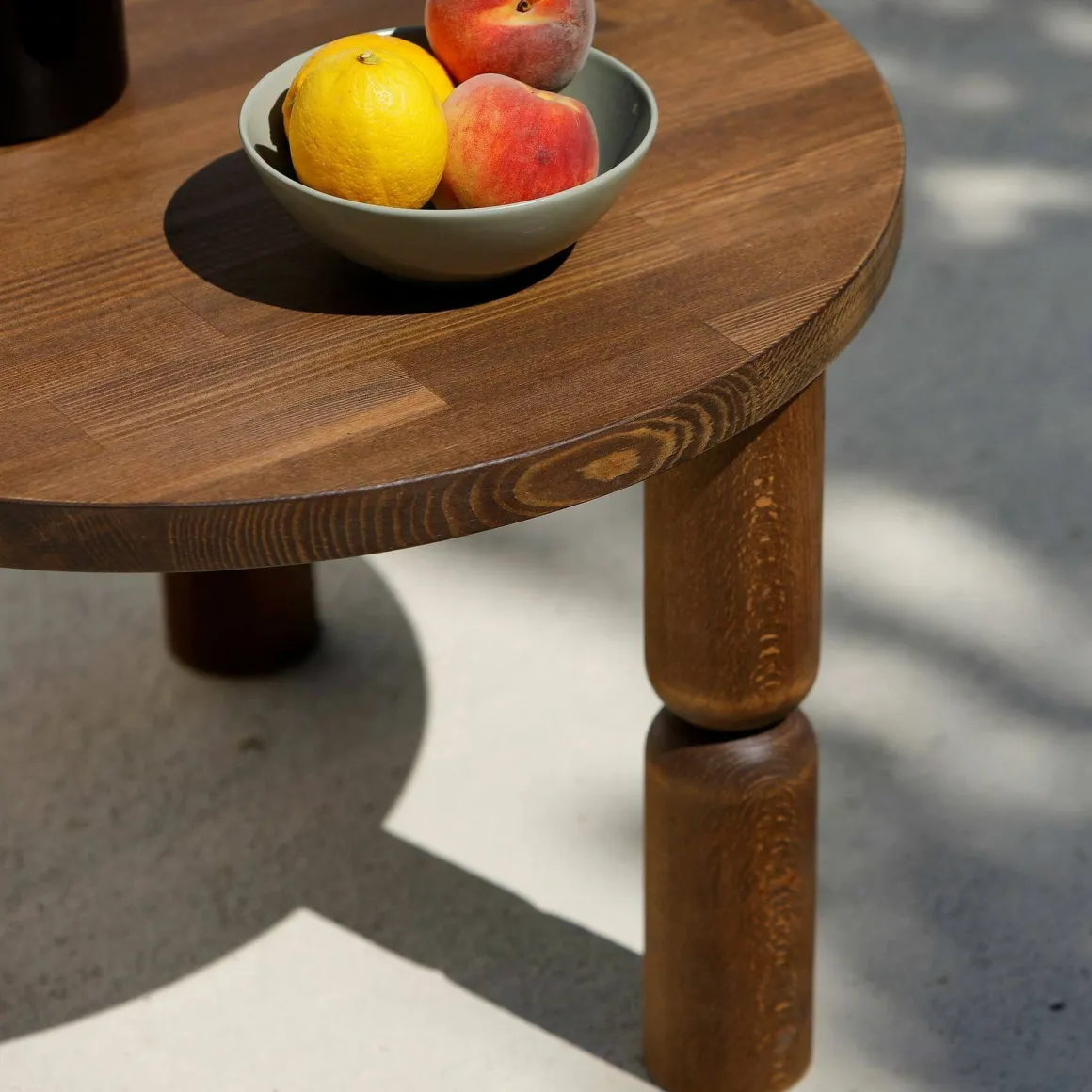 Tavolini Da Salotto|Salotto > Dmora Tavolino soggiorno rotondo noce 70x70x40h cm - Victorien Marrone Noce