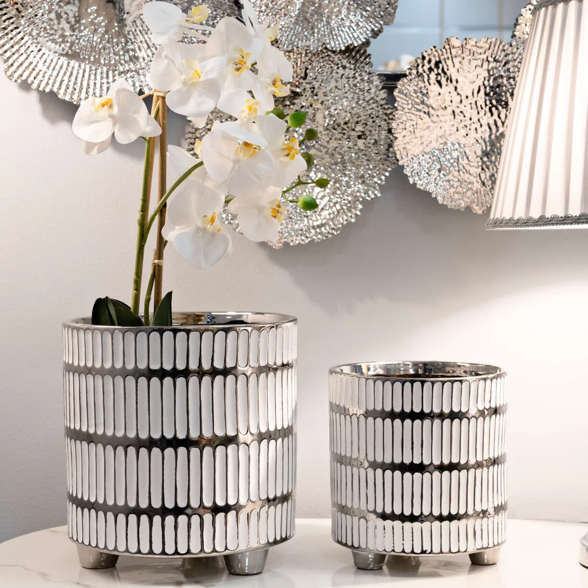 Oggettistica > Dmora Vaso Argento Bianco set 2 Vasi Colore Struttura Bianco, Diametro Vaso Grande: 20, Vaso Piccolo: 16 cm - Banofa Bianco, Argento