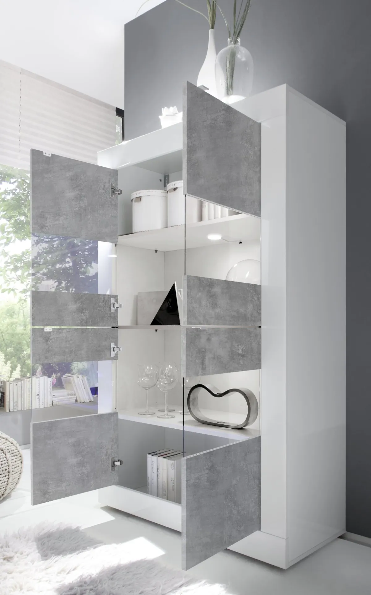 Vetrine > Dmora Vetrina Bianco Lucido Grigio Cemento 3 Ripiani 2 Ante 101.4x42x161.2h cm, Apertura con Maniglia - Suzzara Grigio Cemento, Bianco Lucido